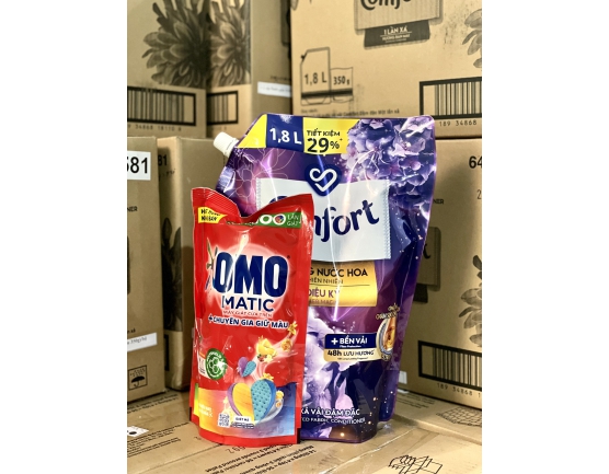Nước xả vải COMFORT hương nước hoa thiên nhiên Diệu Kì túi 1.8L tặng gói nước giặt OMO