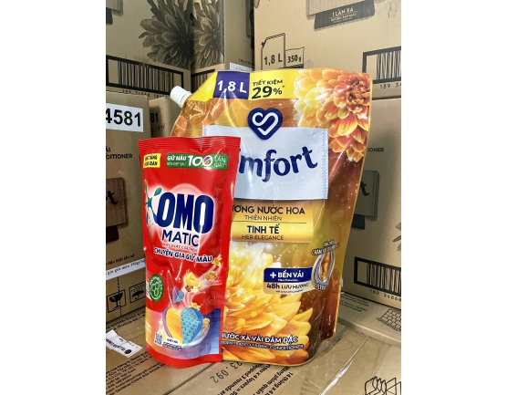 Nước xả vải COMFORT hương nước hoa thiên nhiên Tinh tế túi 1.8L tặng gói nước giặt OMO