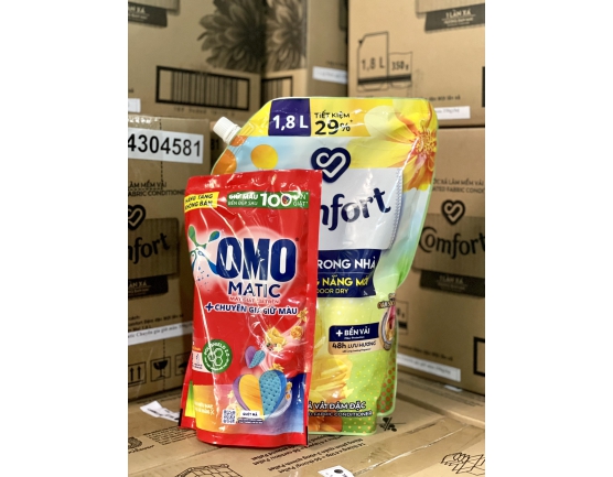 Nước xả vải COMFORT phơi trong nhà hương Nắng mới túi 1.8L tặng gói nước giặt OMO